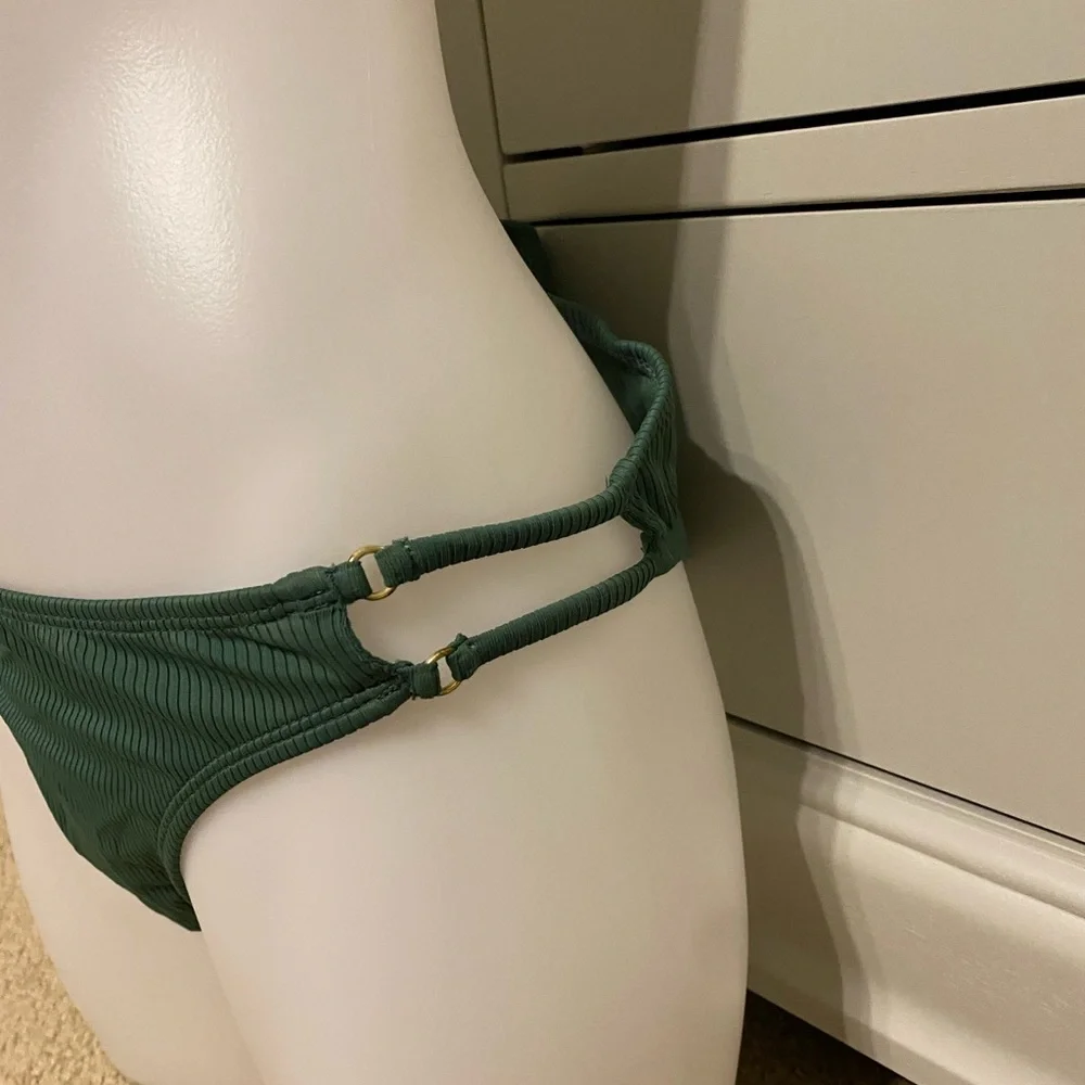 Green bikini bottom from Xhilaration size large - Picture 2 of 6